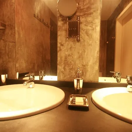 Superb 2 Bedroom In Apartment *