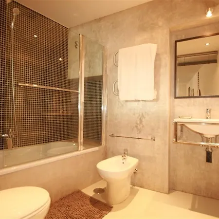 Apartment Superb 2 Bedroom In